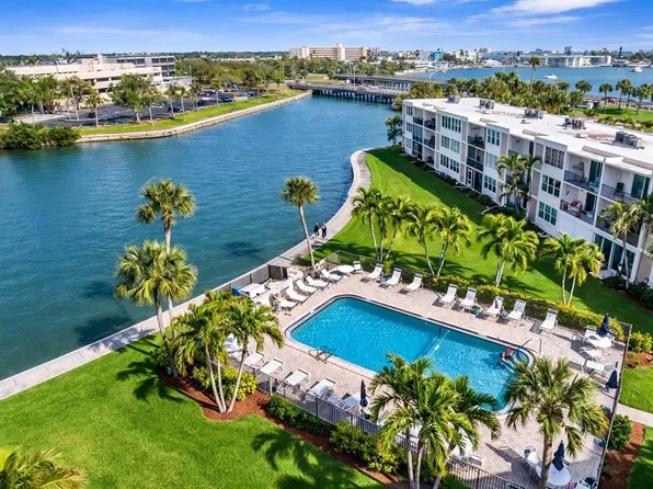 7405 Bay Island Dr S APT 121, South Pasadena, FL 33707