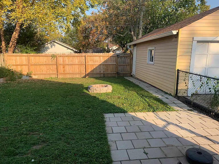 1109 N Bosart Ave — Photo 18
