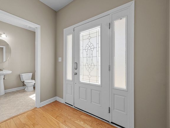 3rd image of 403 Wynbrookee Ln