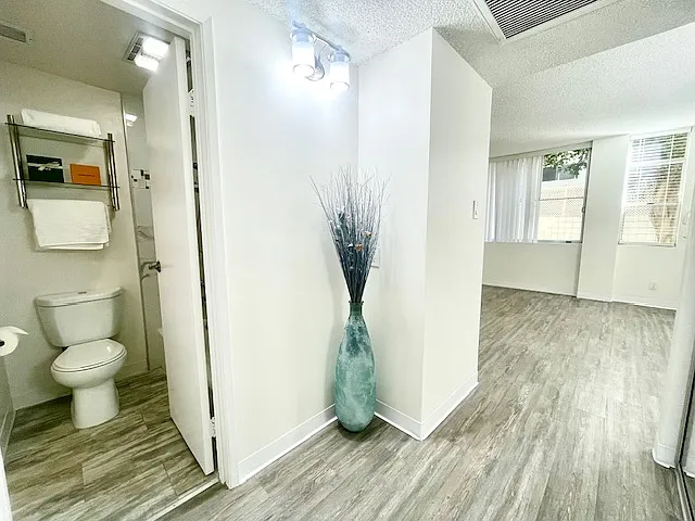 Occidental Towers Apartments — Photo 51