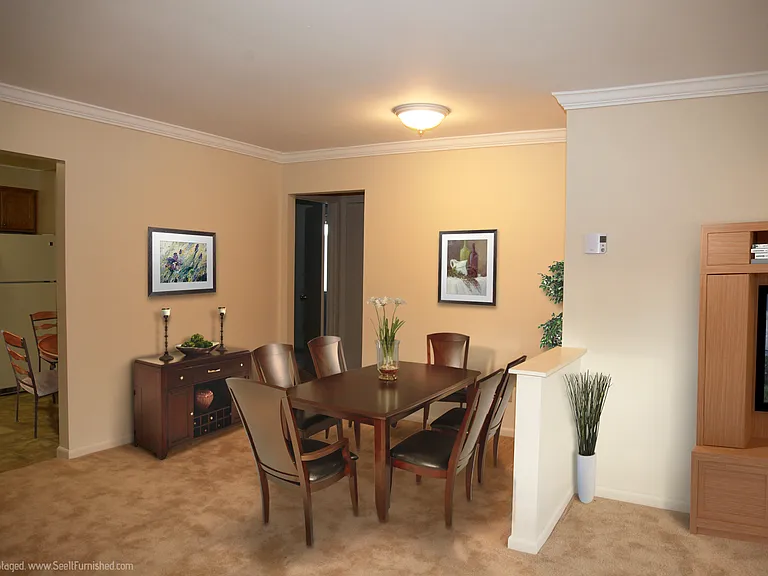 Royal Court Apartments — Photo 16