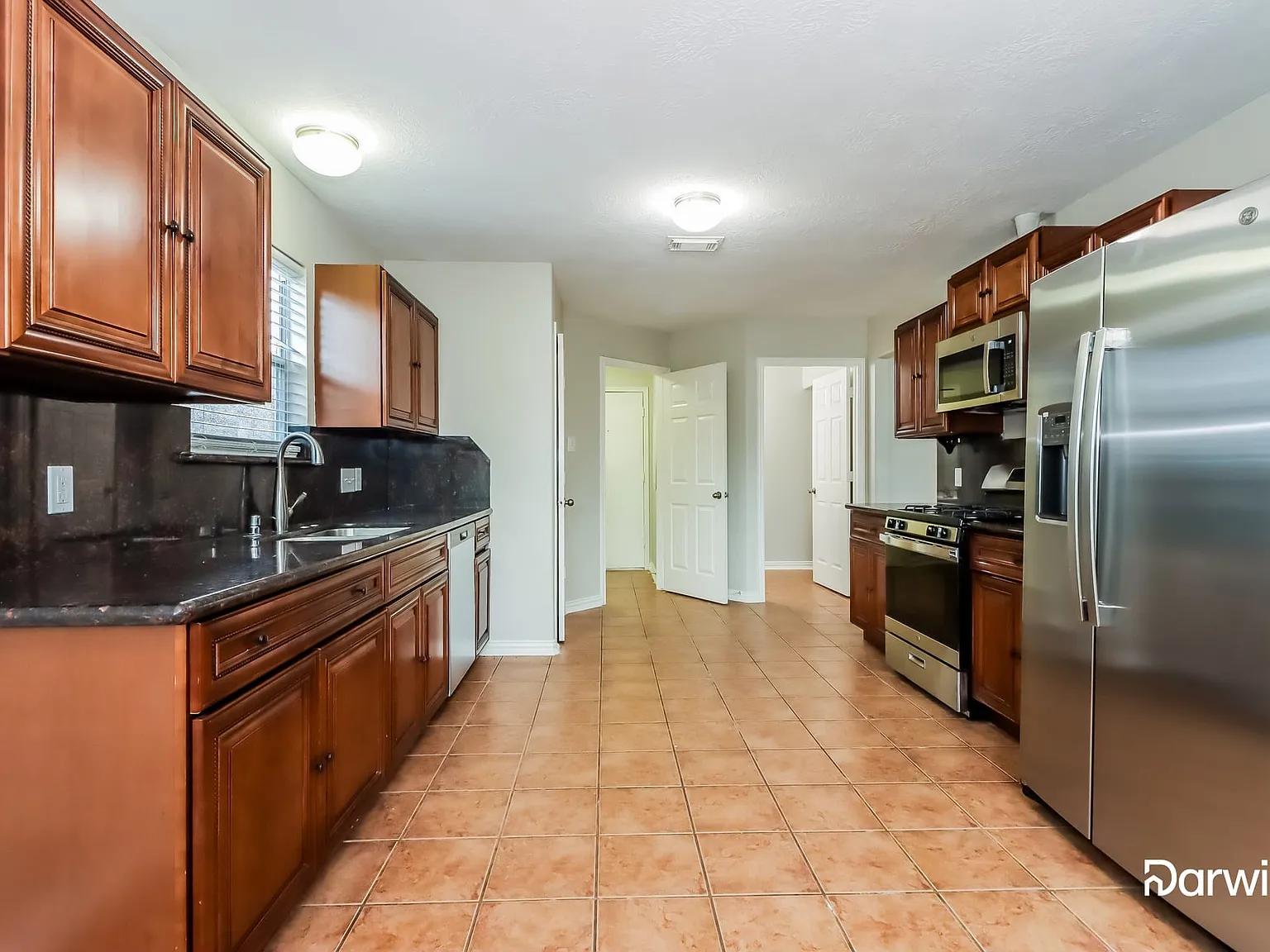 4 bed, 2.5 bath, 2420 sqft, $2,050 — Photo 3