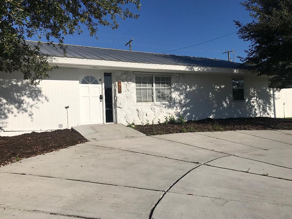 1st image of 230 SW Airoso Blvd