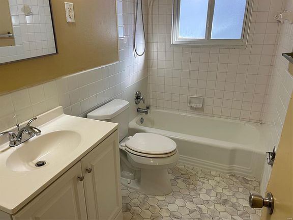 3rd image of 2577 Dorwood Dr