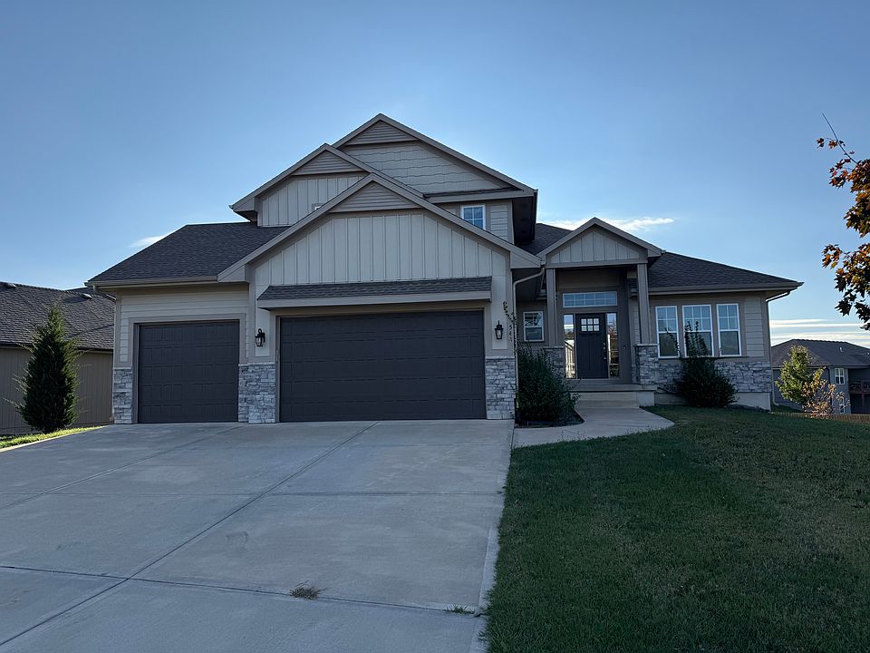 1st image of 548 SE Colonial Dr