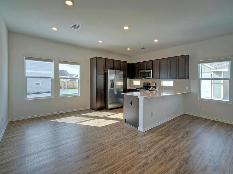 1317 Linwood St — Photo 10