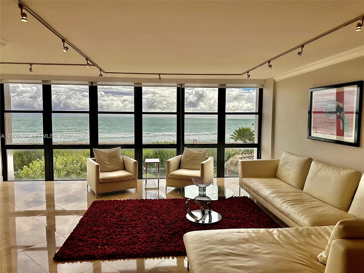 Building Photo - 6423 Collins Ave #306
