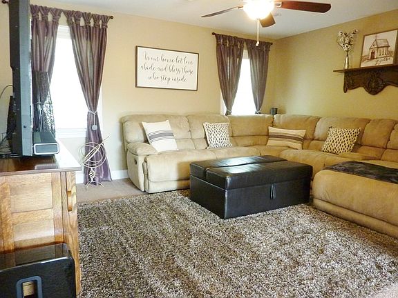 3rd image of 166 Sugar Creek Ct