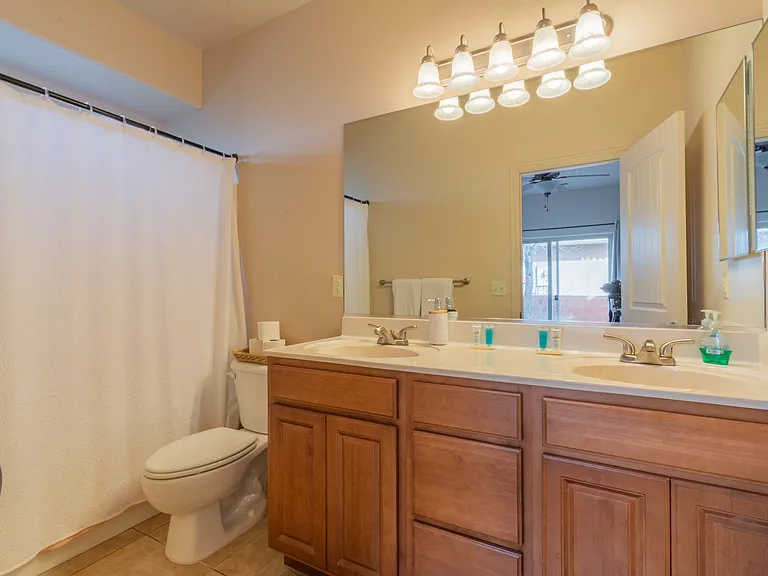 381 N Windsor Dr — Photo 16