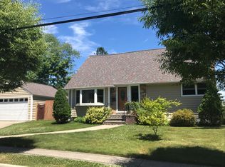 17 Edward Ln, Syosset, NY 11791