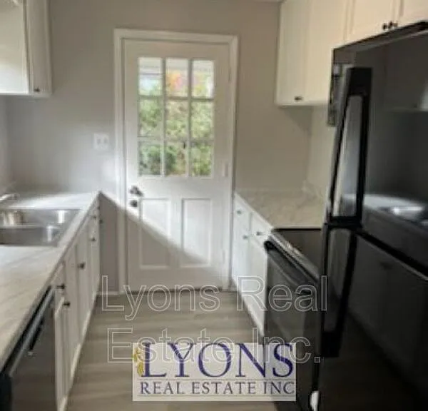 2310 Deborah Dr — Photo 3