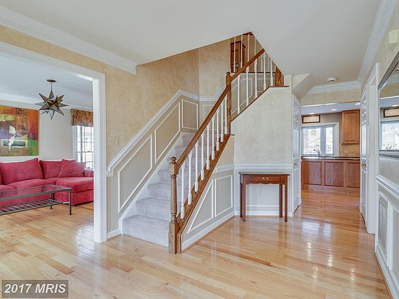 4th image of 2654 Meadow Hall Dr