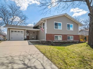 6405 Clark Dr, Woodridge, IL
