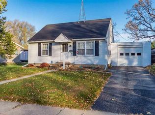 725 3rd St, Baraboo, WI 53913