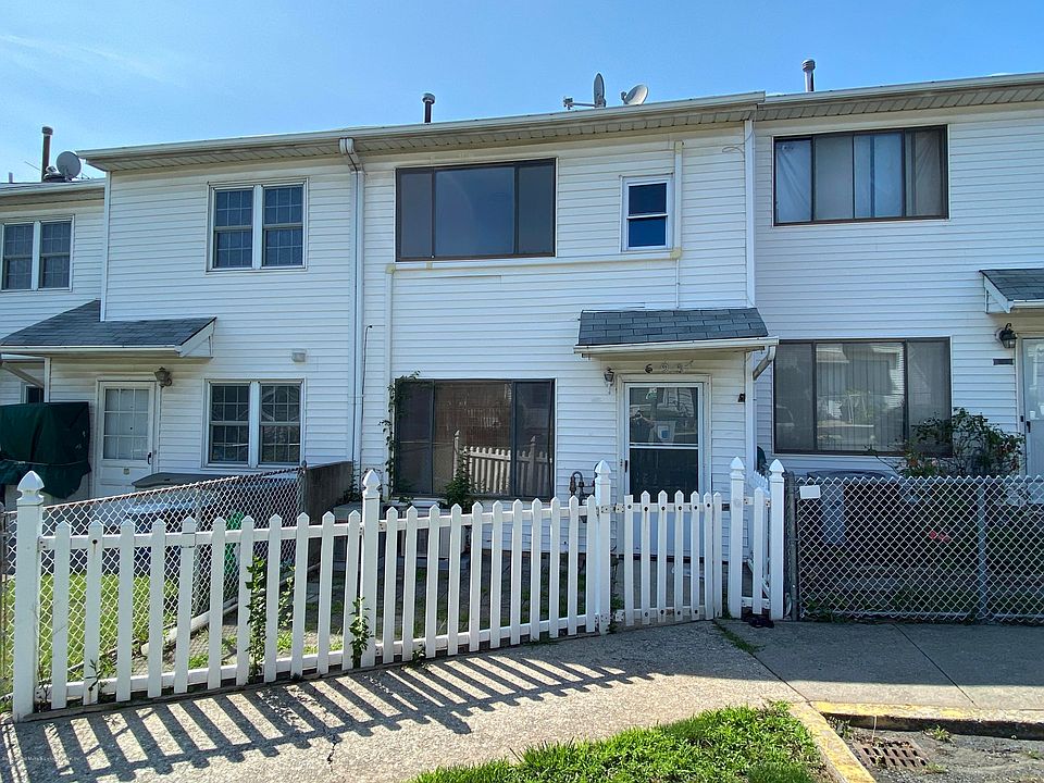 1st image of 693A Elbe Ave