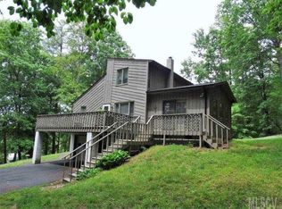 5434 Gunpowder Dr, Hickory, NC 28601