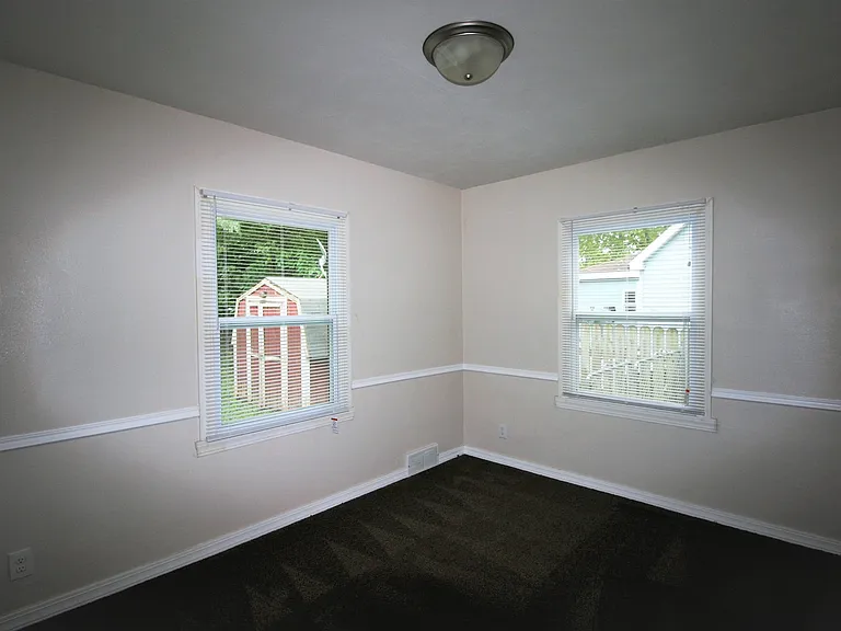 445 Waverly Rd — Photo 10