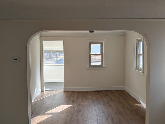2nd image of 6044 Glenis St