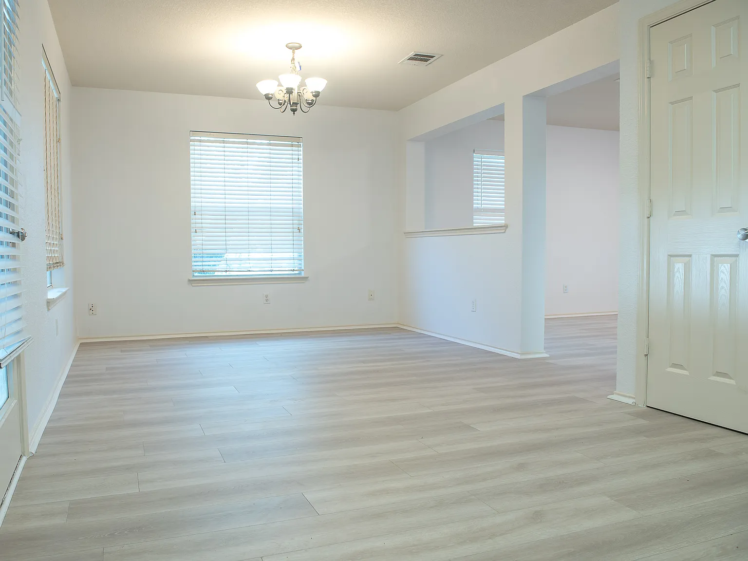 4 bed, 2.5 bath, 1970 sqft, $2,170 — Photo 4
