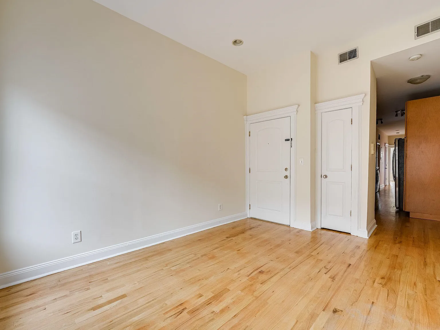 2 bed, 1.0 bath, 705 sqft, $3,500 — Photo 4