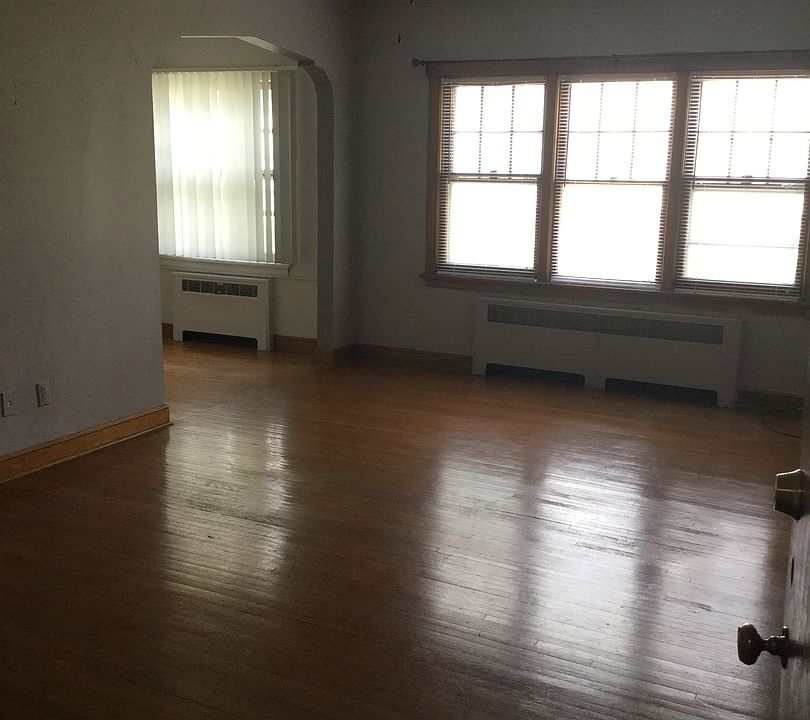 1st image of 1834 1st Ave NE APT 203