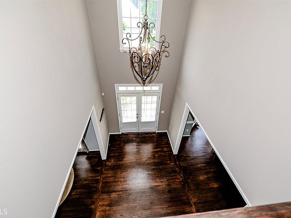 4th image of 2050 Darien Park Dr