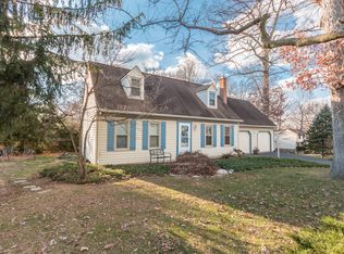 2 Picnic Woods Rd, Lititz, PA 17543