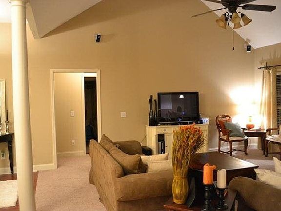 3rd image of 1605 Hucknall Pl