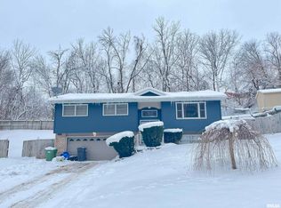 117 36th Ave N, Clinton, IA 52732