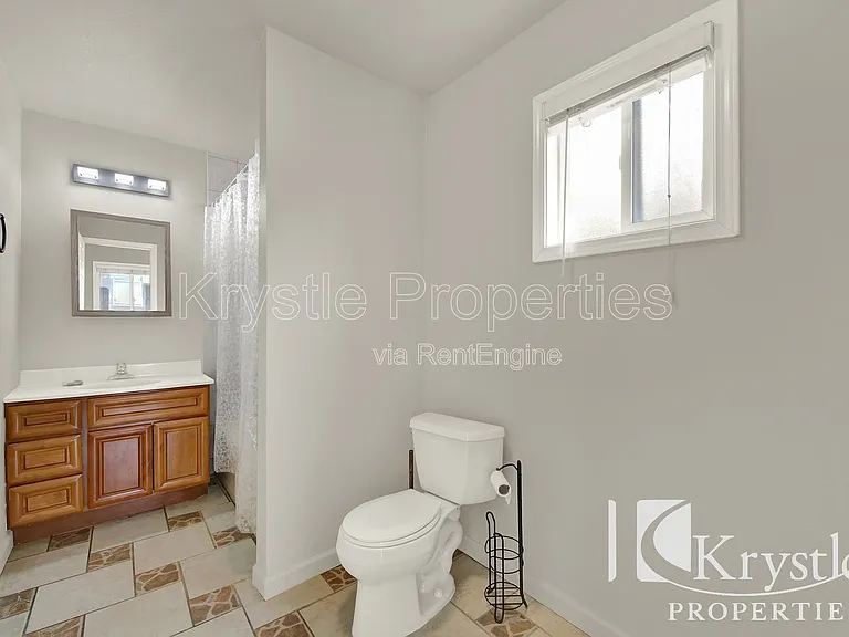 1244 Georgia St — Photo 12