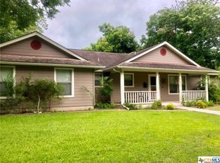 833 Bismark St, Seguin, TX 78155