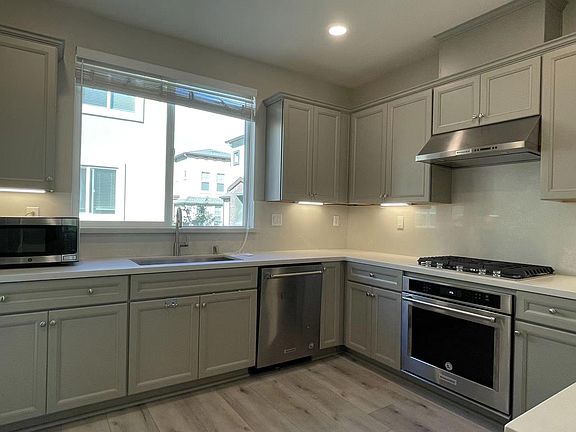 2nd image of 1026 Abruzzo Ln #7