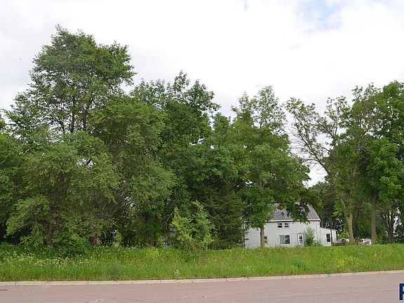 2nd image of 1104 S Balsam Dr