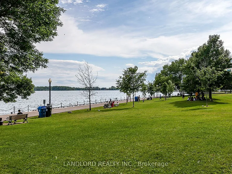 33 Harbour Sq #2208 — Photo 47