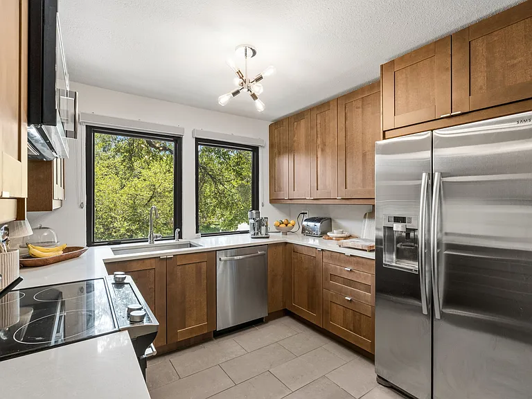 6124 Summer Creek Cir — Photo 17