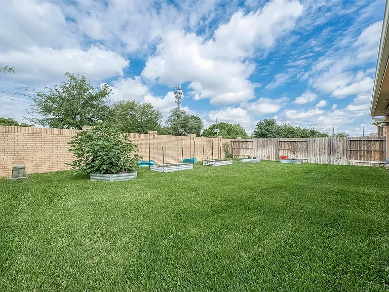 15627 Huddleston Dr — Photo 25