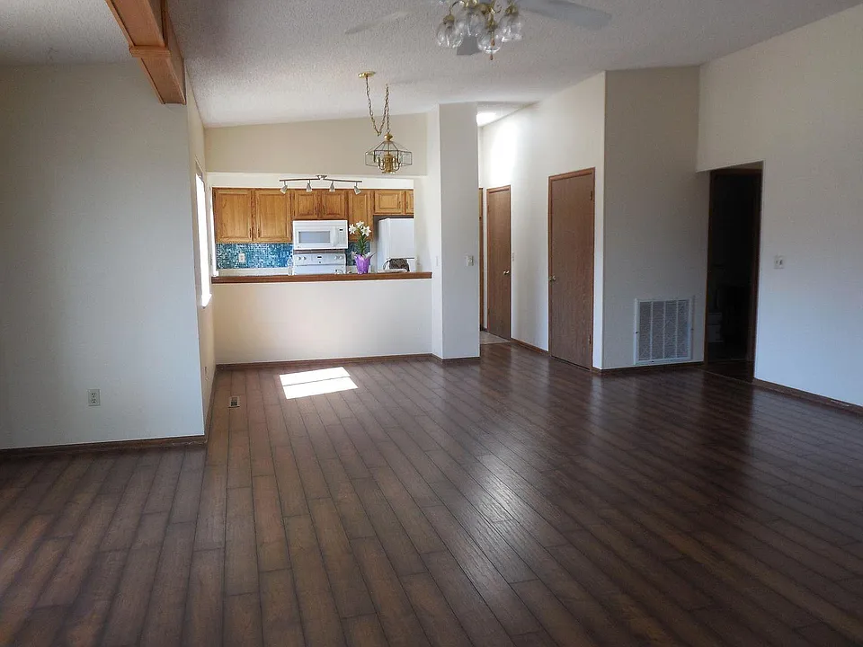 Dining & Kitchen beyond