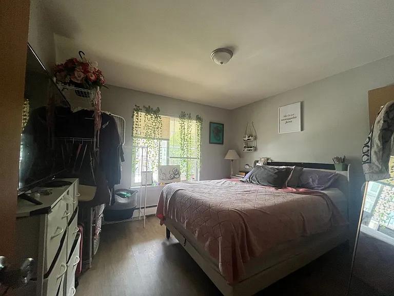 2705 N Oakland Ave — Photo 11