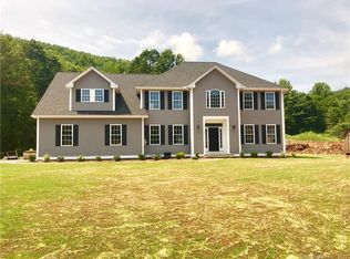 8 Beechwood Ct, Cheshire, CT 06410