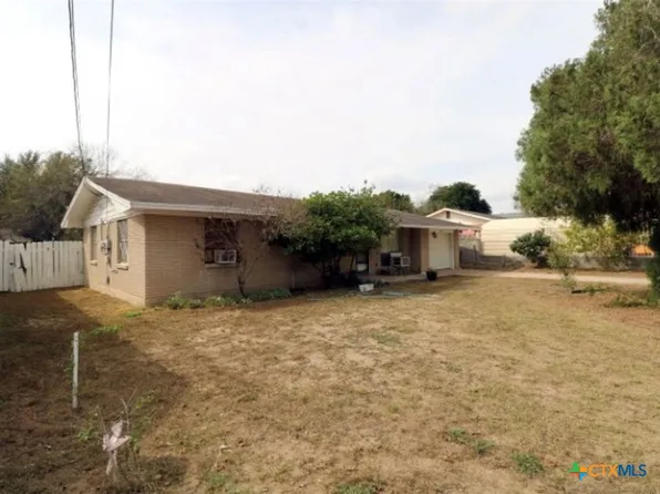 1603 1st St, Zapata, TX 78076