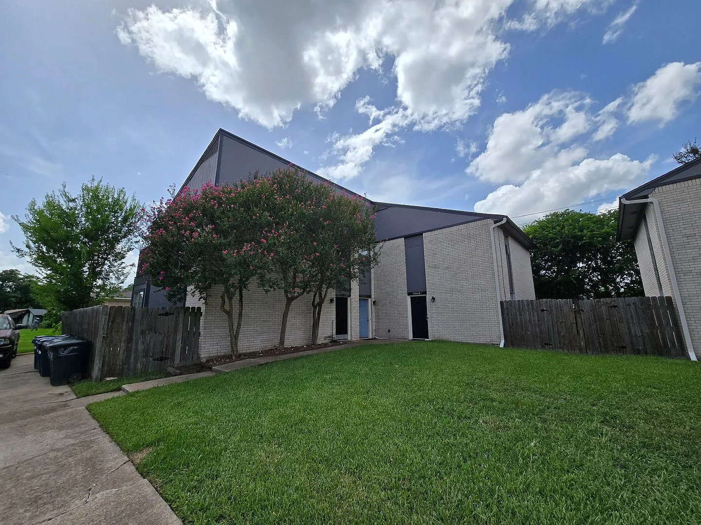 Updated 2 Bedroom 1 Bath Two-Story Condo Unit! — Photo 2