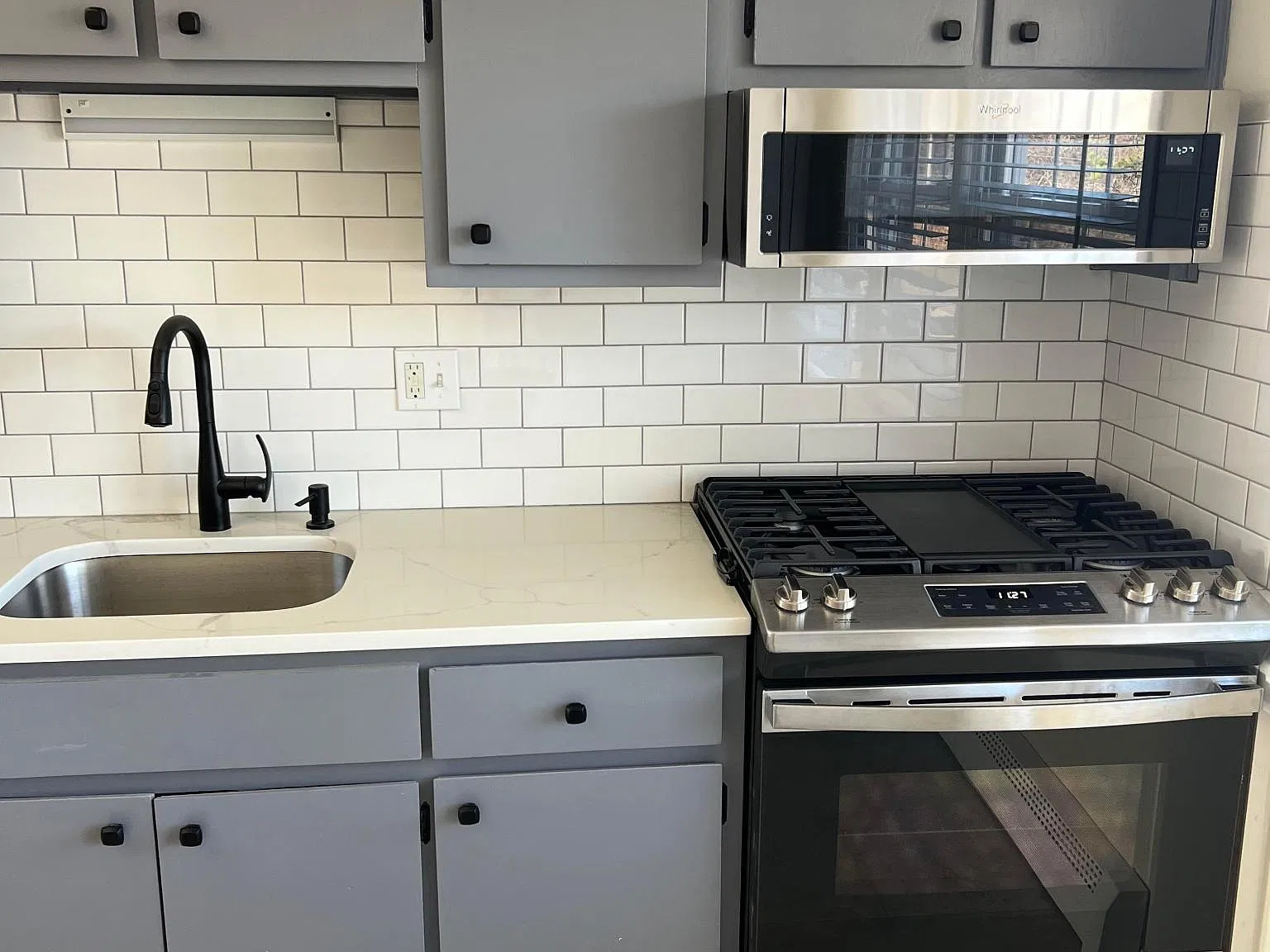 2 bed, 800 sqft, $2,050 — Photo 3