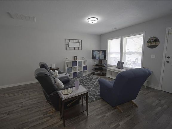 5th image of 307 W 7th St