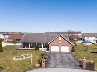 342 Debrina Ct, Chambersburg, PA 17201