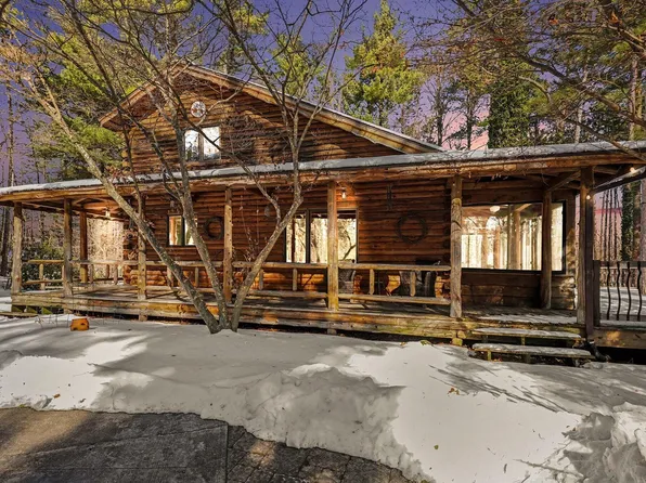 109 1st St, Plainwell, MI 49080