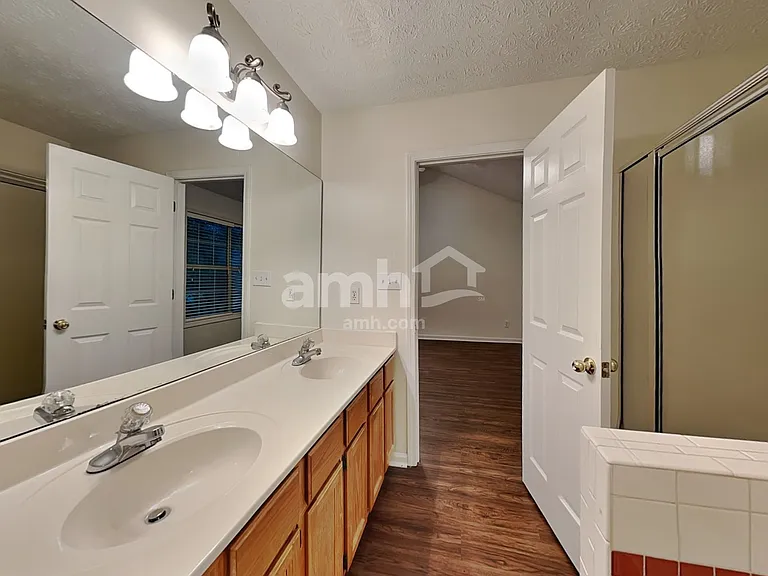 817 Hillary Ct — Photo 12