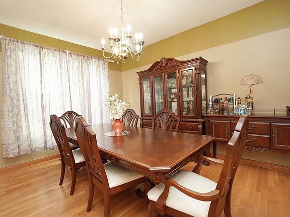 5th image of 12120 Crestfield Ct