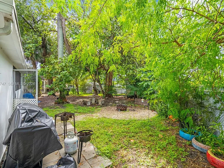 17930 NE 6th Ave #17930 — Photo 9