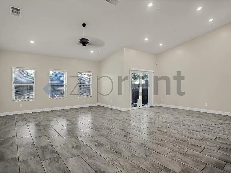 5462 W Floradora Ave — Photo 6