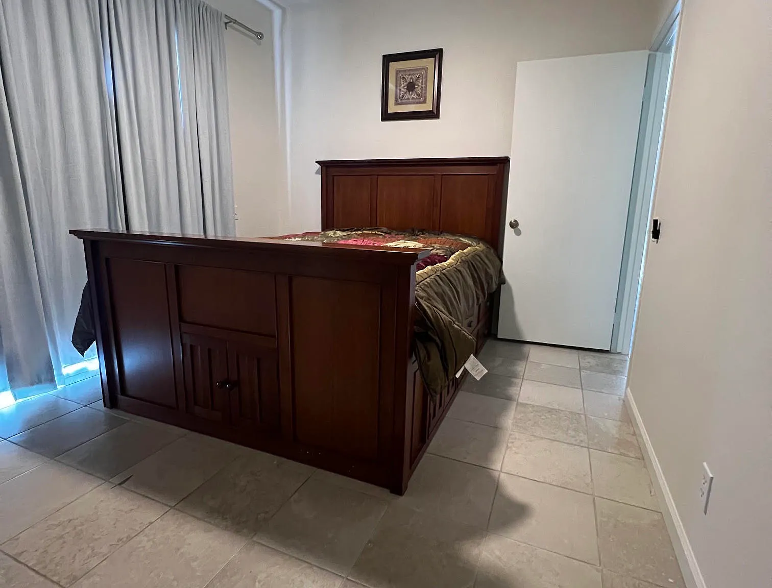 5 bed, 2400 sqft, $1,800 — Photo 2